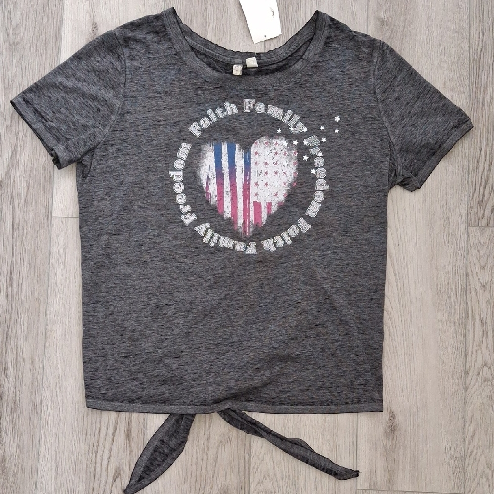 Cato Gray Short-Sleeve Tie-Front Tee with Patriotic Heart